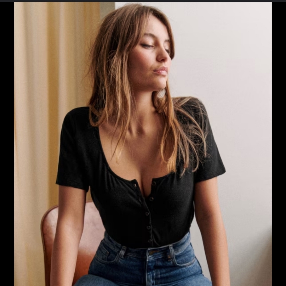 Sezane Milo T-shirt in Black Sz.M and Sezane Handkerchief
